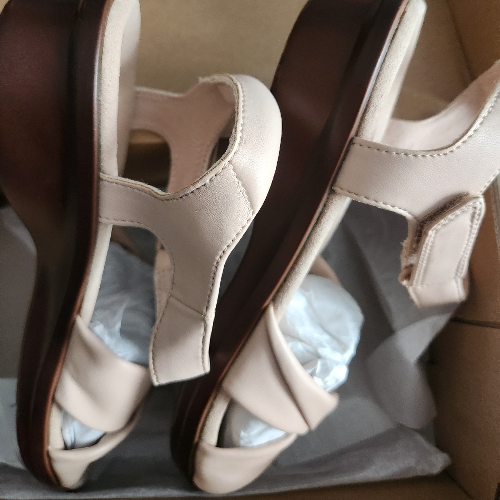 Women's Clark's Sandals. Size  10 M